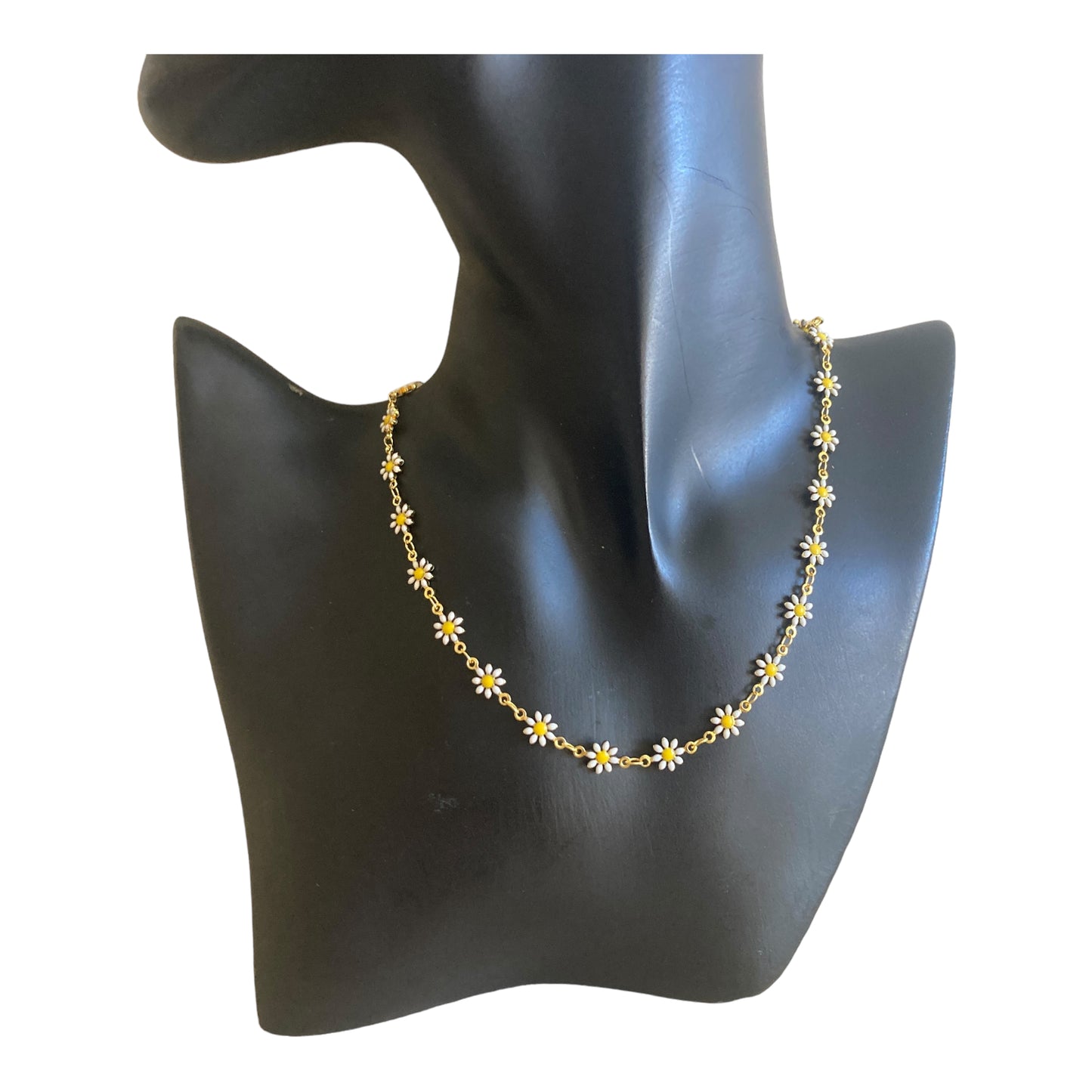 Daisy chain white necklace