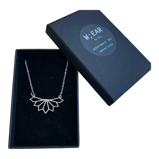Deco lotus necklace